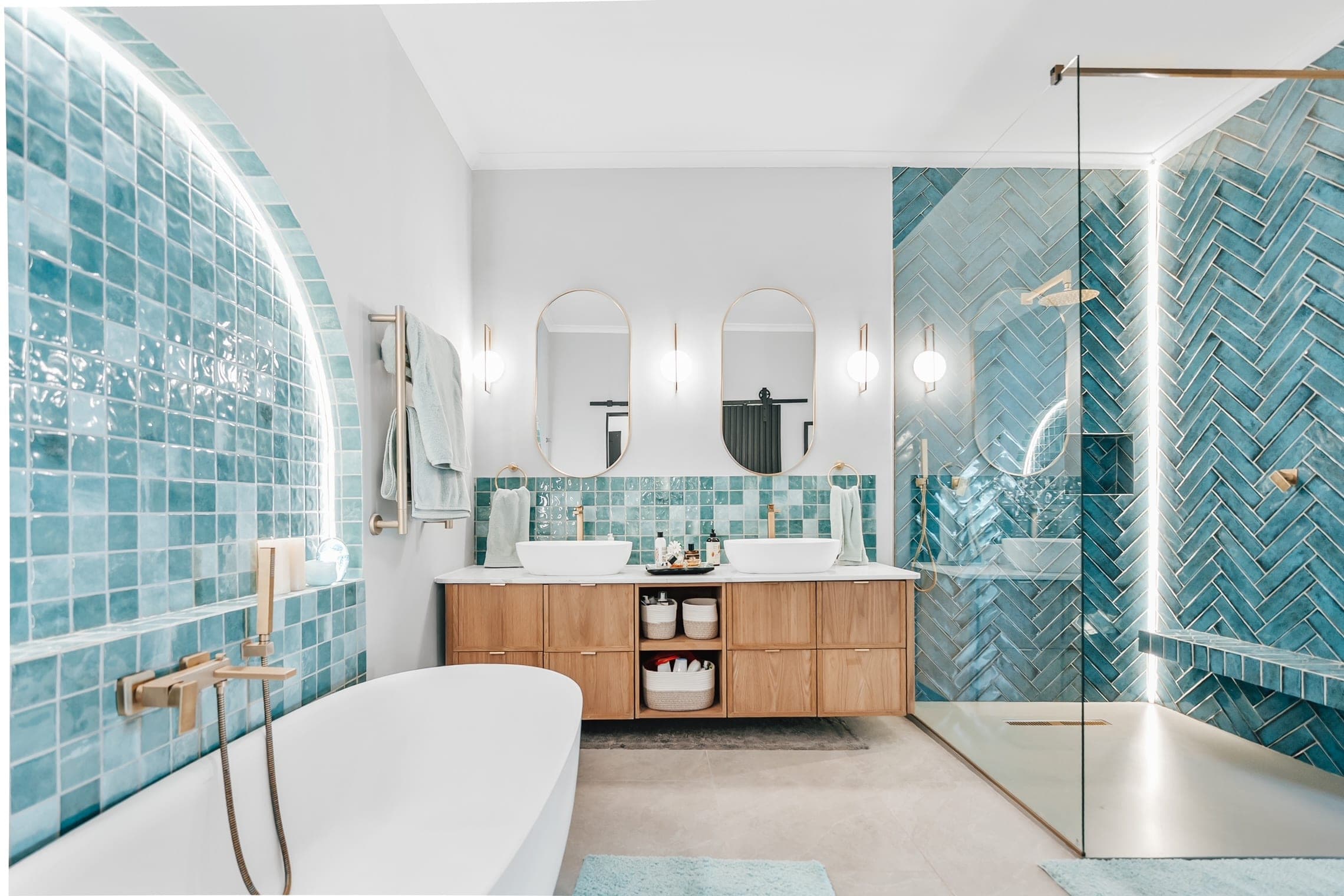 Gardens Master Bathroom and Bedroom - Image 2