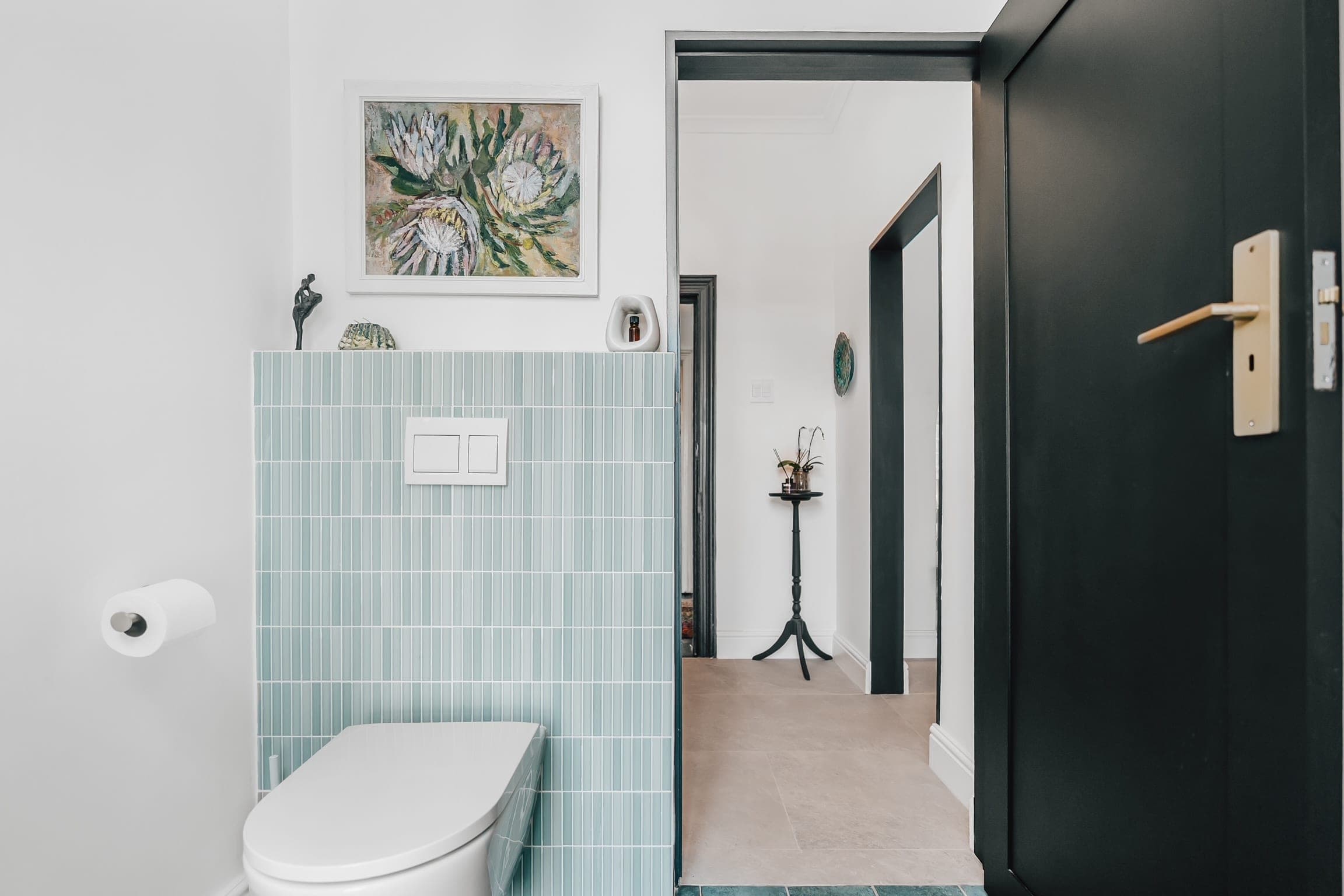 Gardens Master Bathroom and Bedroom - Image 5