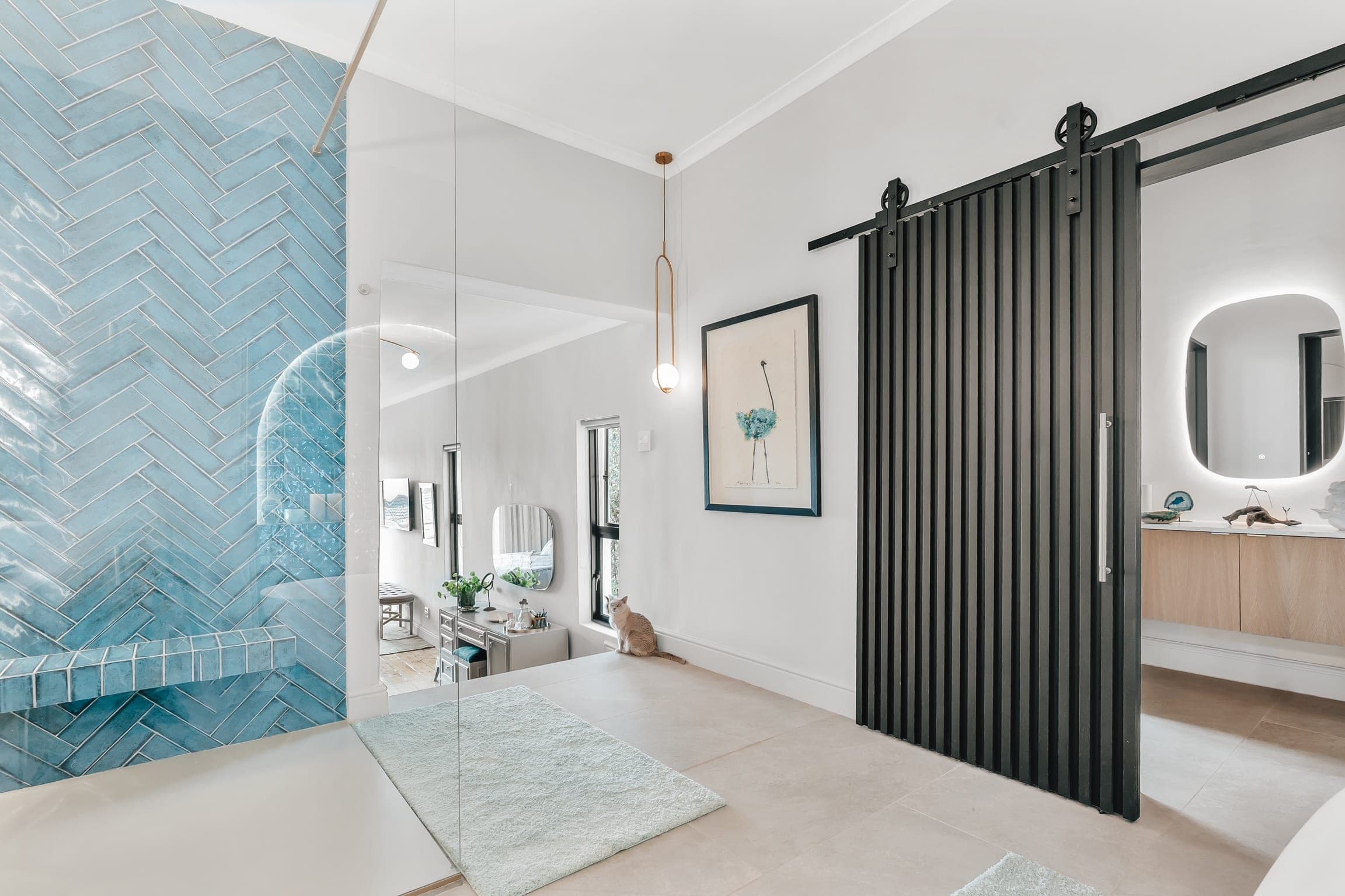 Gardens Master Bathroom and Bedroom - Image 8